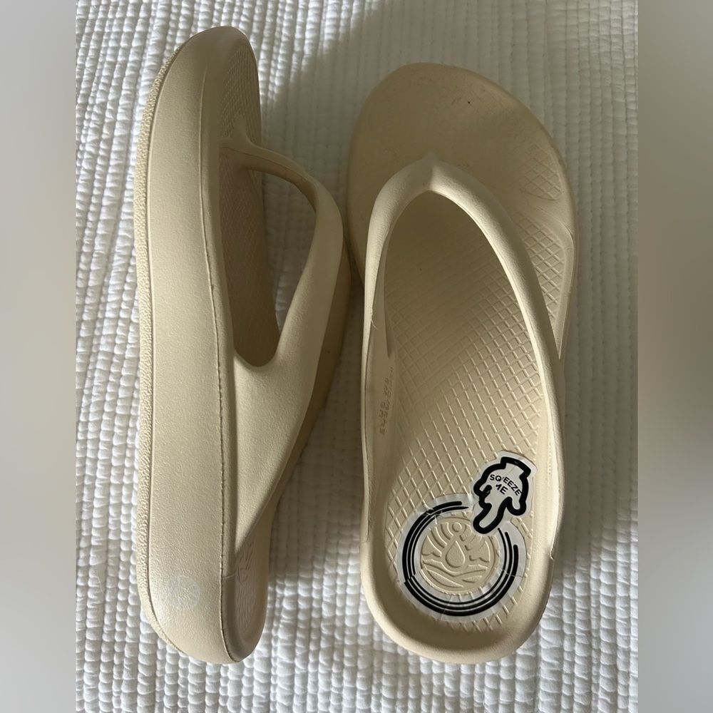 Freewaters Cloud 9 Women’s Comfort Ultra Lightweight Off White Flip Flop Sandals